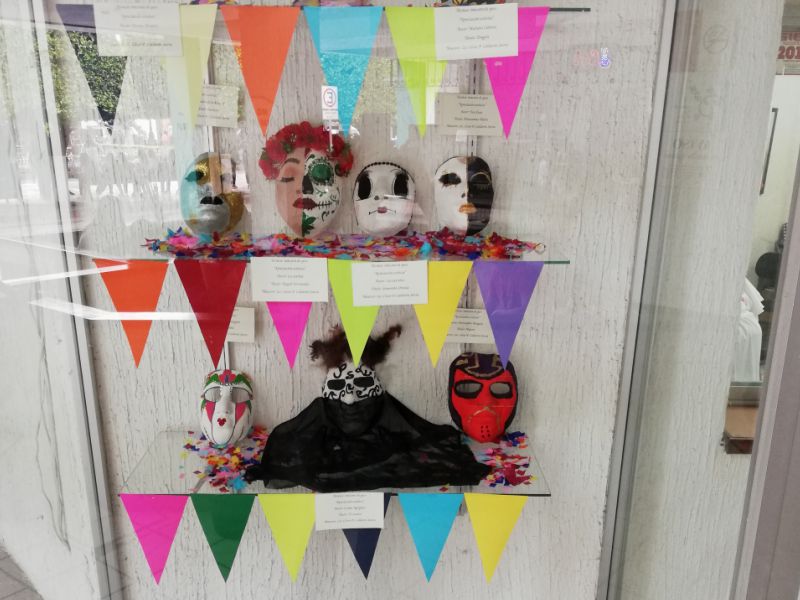 Exposición de máscaras de yeso