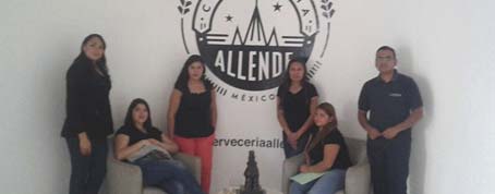 Visitan Cervecería Allende